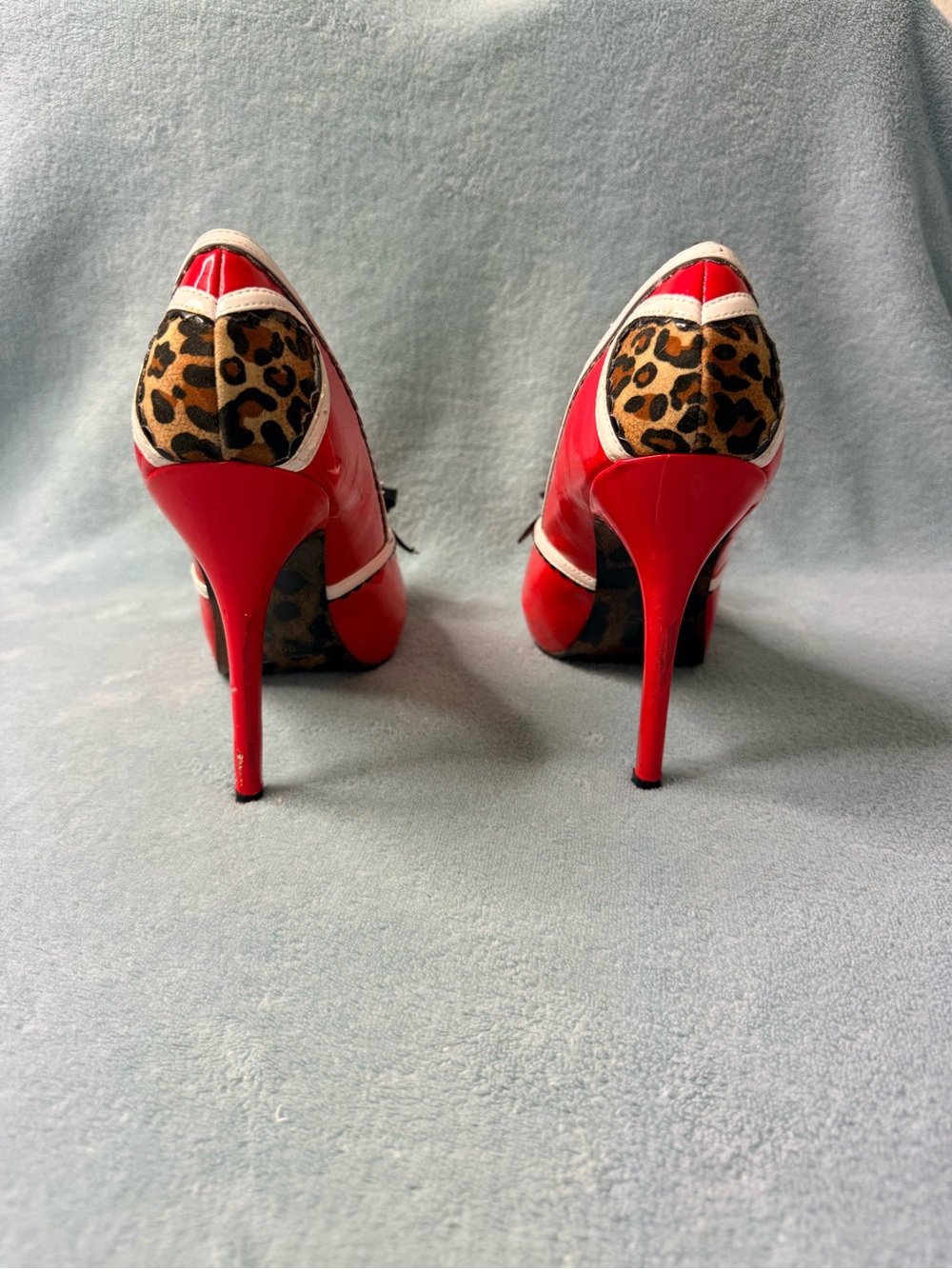 Bettie Page Red Patent Platform Stiletto Pumps with Black Bow - Sexy heels - Picture 2 of 4